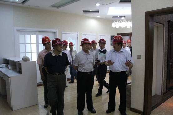 青海省經(jīng)濟委員會黨組書記、主任，省國資委  黨委副書記、副主任吳海昆實地考察物產(chǎn)集團重點項目