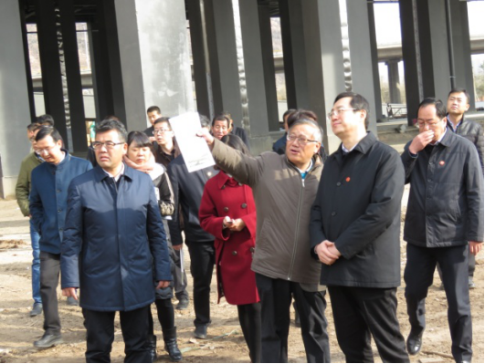 省委常委、西寧市委書記王曉在青海省物產(chǎn)集團總公司黨委書記、總經(jīng)理王玉輝陪同下，深入青海物產(chǎn)朝陽物流園區(qū)。