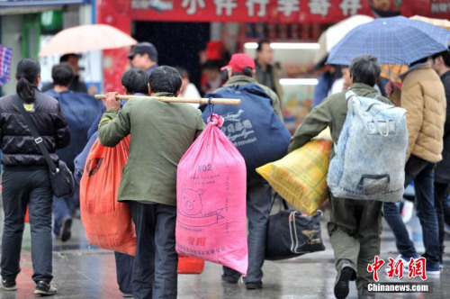 聚焦春節(jié)&ldquo;恐歸族&rdquo;：近鄉(xiāng)情怯，恐懼何來(lái)？(圖)